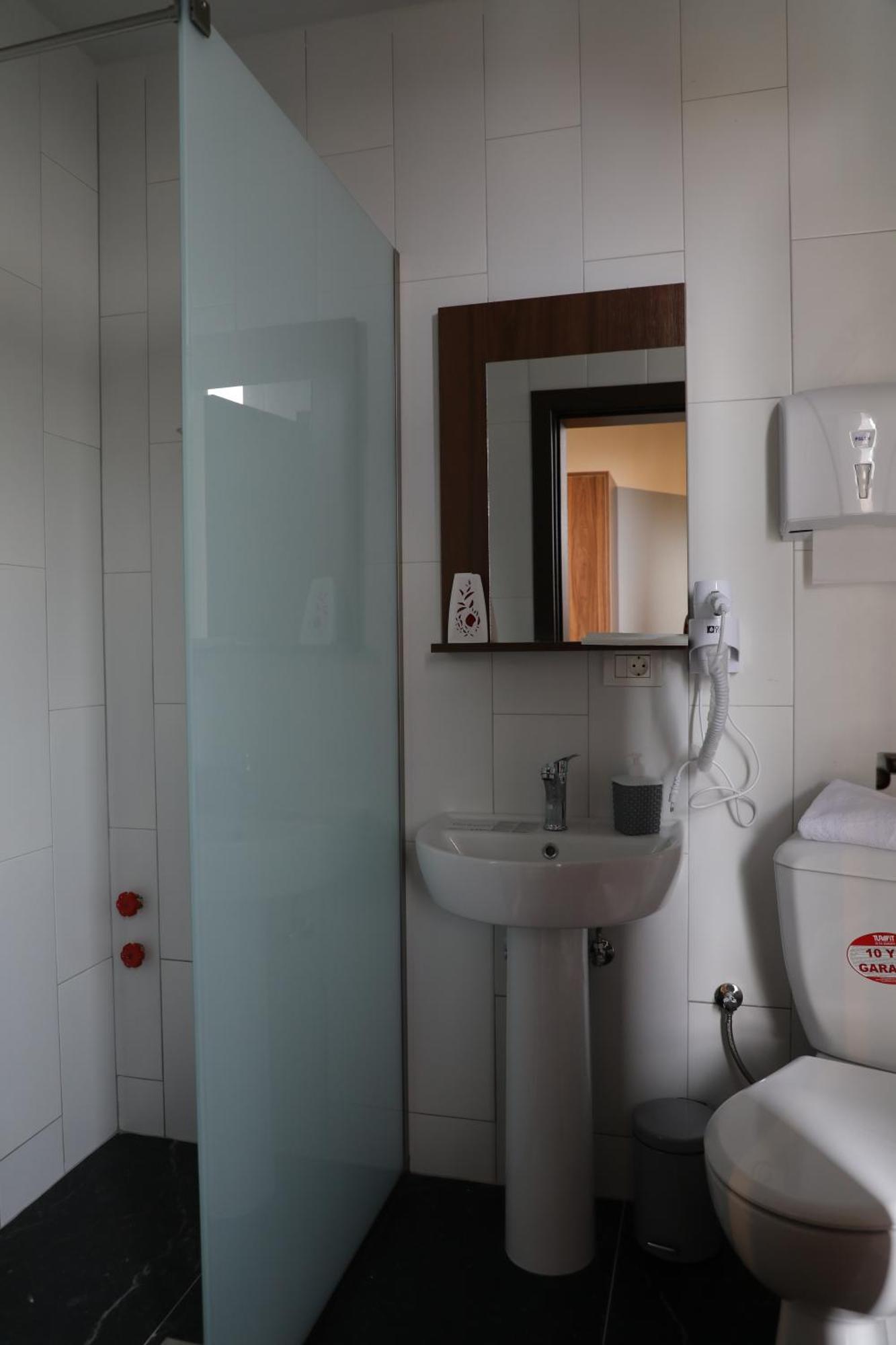 Hotel Hiserra Prizren Extérieur photo